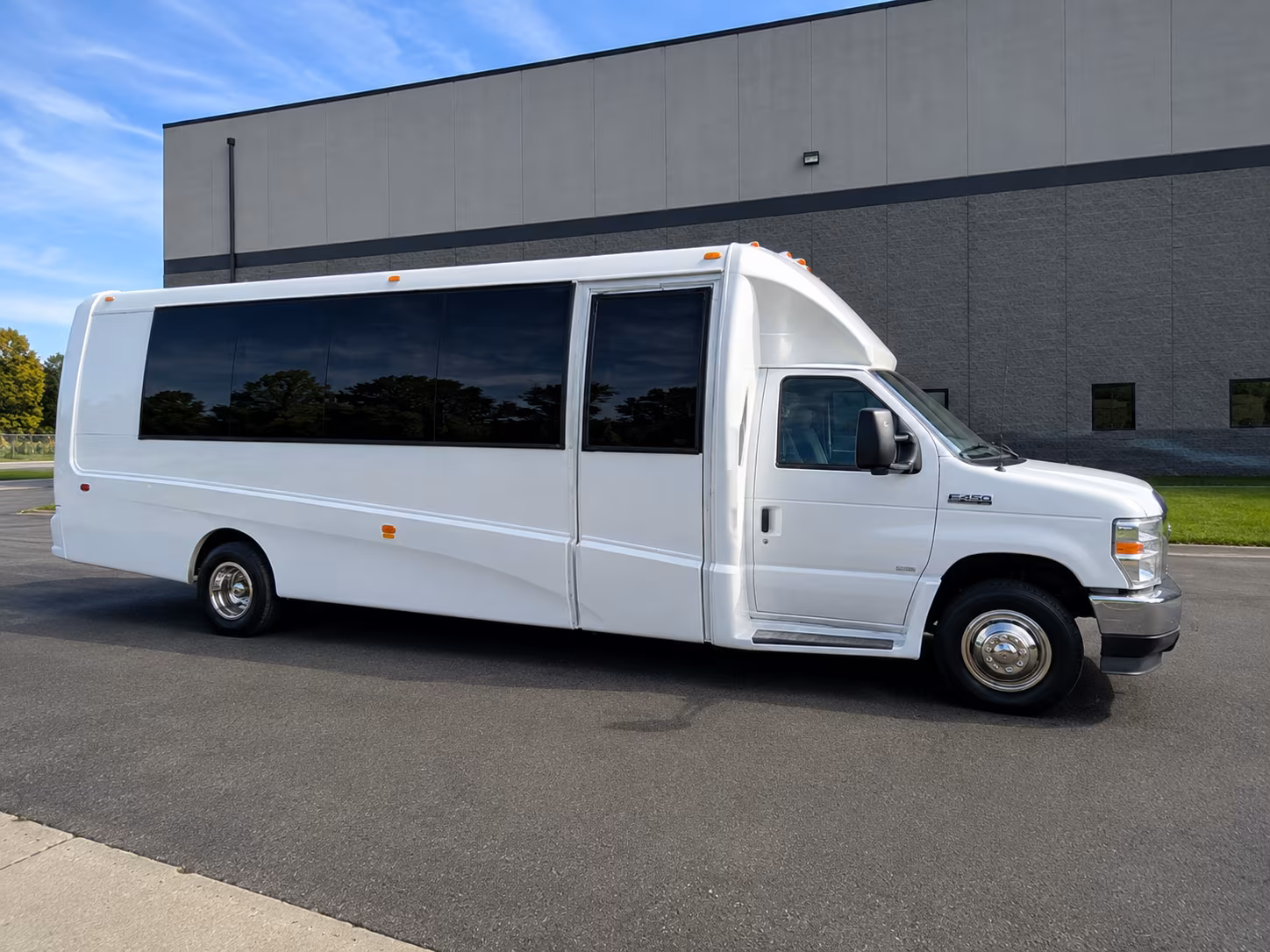 corporate airport transfer buses to ewr phl and trenton mercer