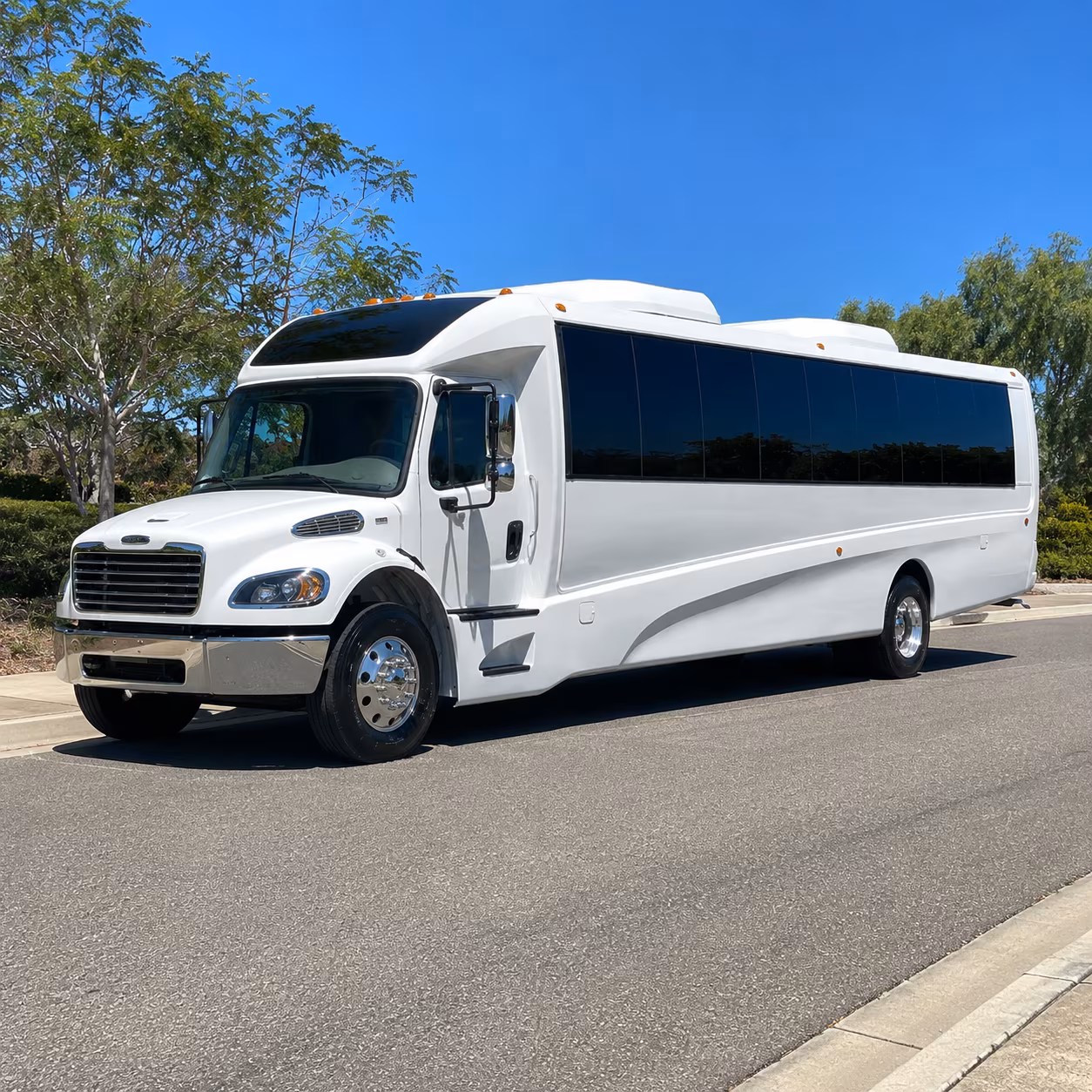 trenton 18 passenger minibus