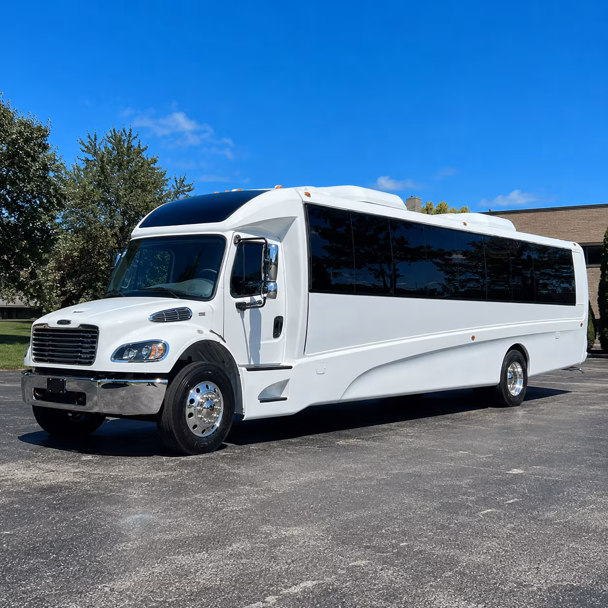 trenton 30 passenger minibus